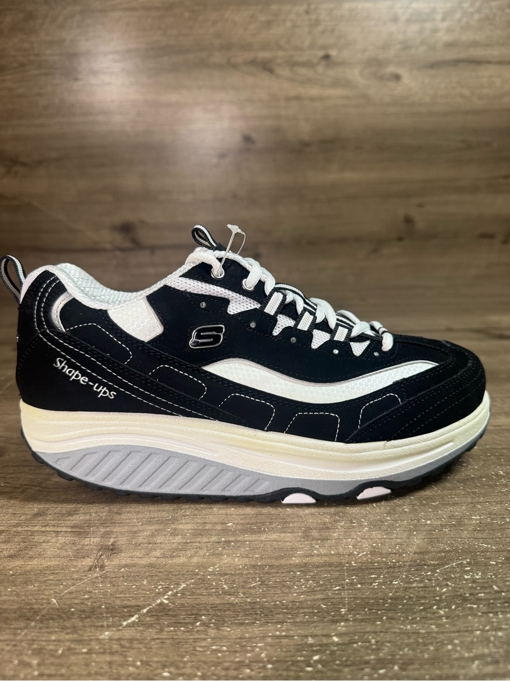 NWT Skechers Shape-ups Women's Fashion Walking Exercise Sneakers White/Black 10